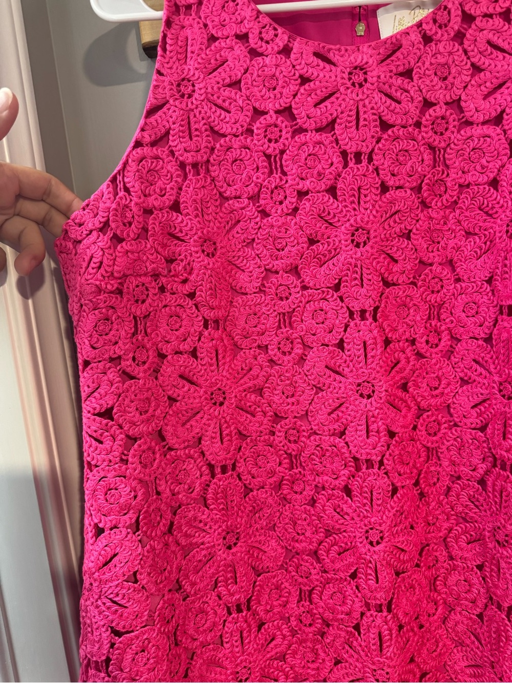 🌴 Lilly Pulitzer Hot Pink Crochet Sleeveless Shift Dress, NWT, Size L - Picture 2 of 6